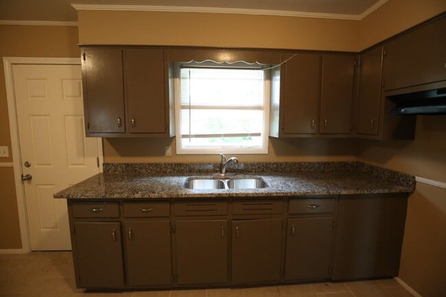 Building Photo - 2816 8th St NE