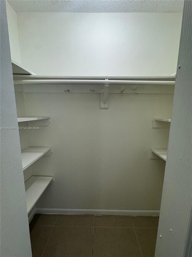 Building Photo - 30 SE 4th Ave