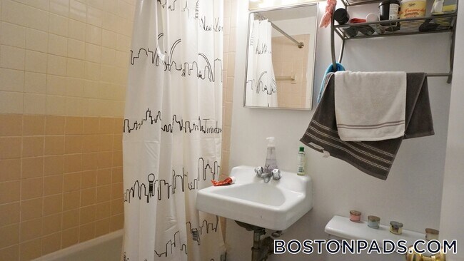 Building Photo - 248 Newbury St