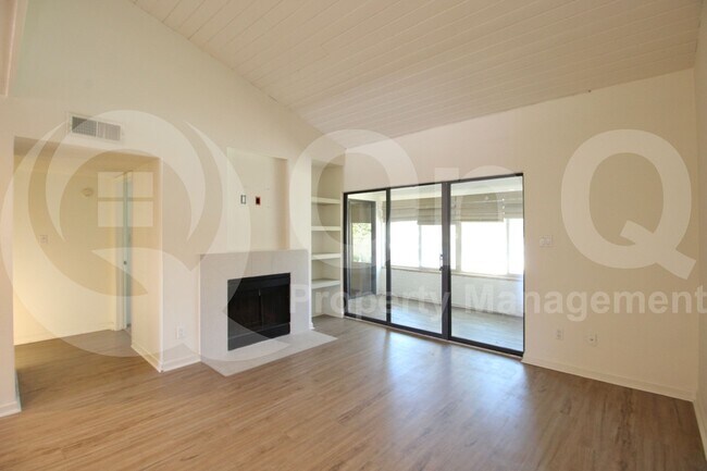 Building Photo - 5998 N 78th St