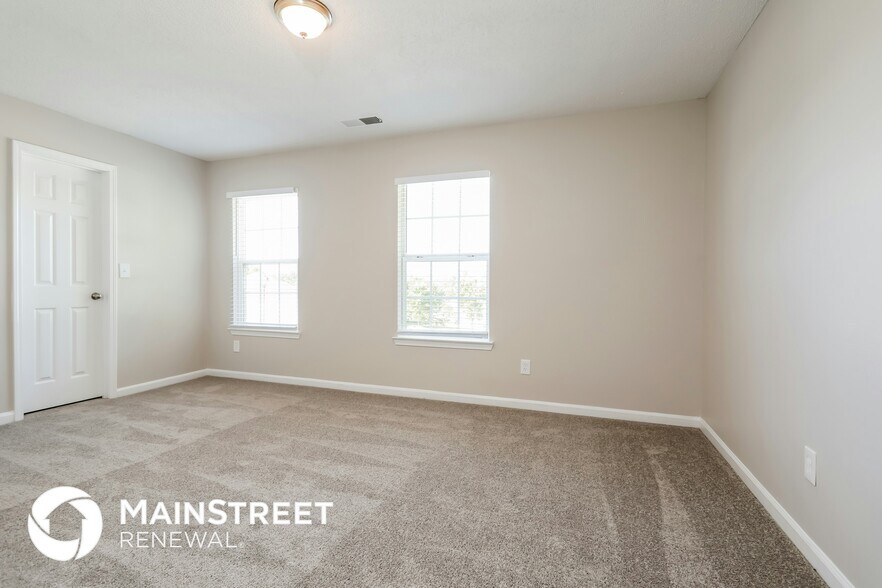 Building Photo - 465 Pinevale Ct