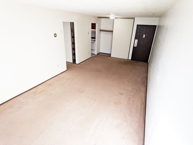 Building Photo - 1 Bedroom in Lonsdale