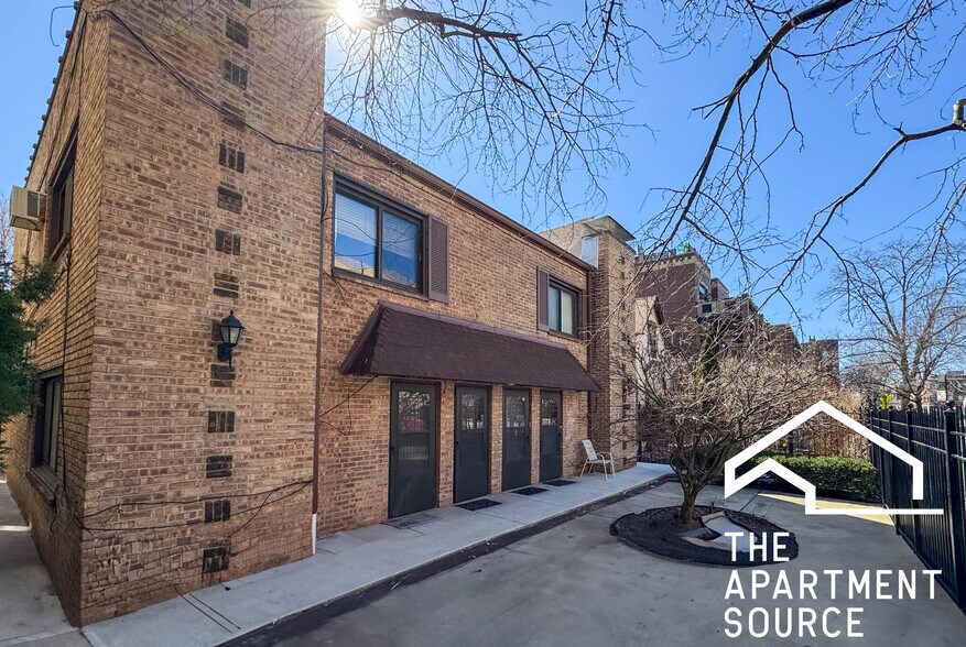 Building Photo - 719 W Diversey Pky