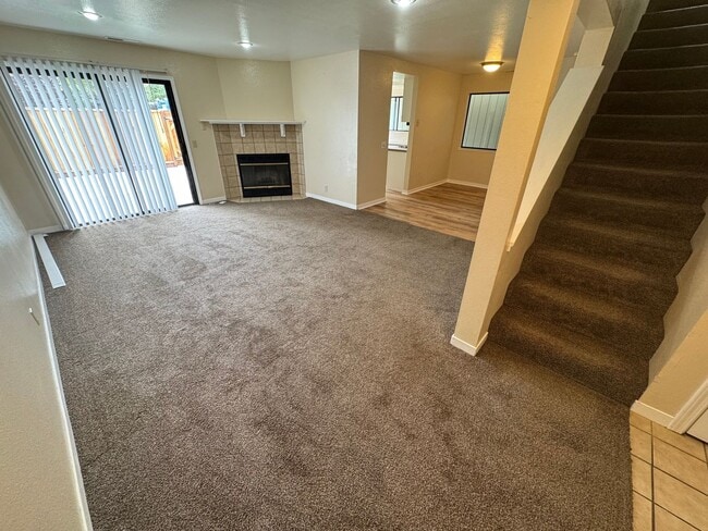Building Photo - Welcome to your newly remodeled townhome!