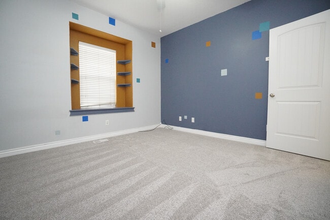 Building Photo - 11565 W Zachery Ave