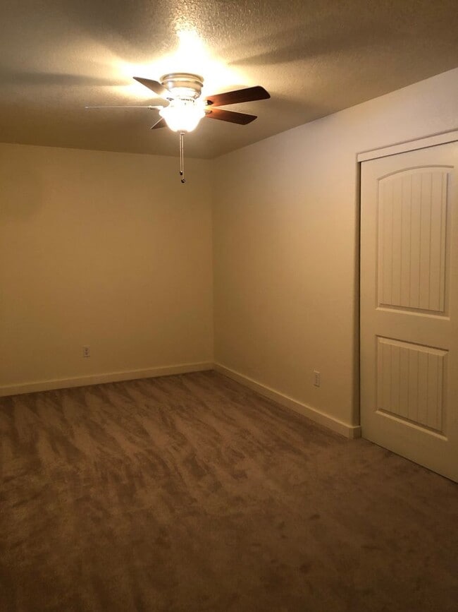 Building Photo - Luxury East Medford Home with 4 Bedrooms, 2 Bonus Rooms & Dual Living Areas