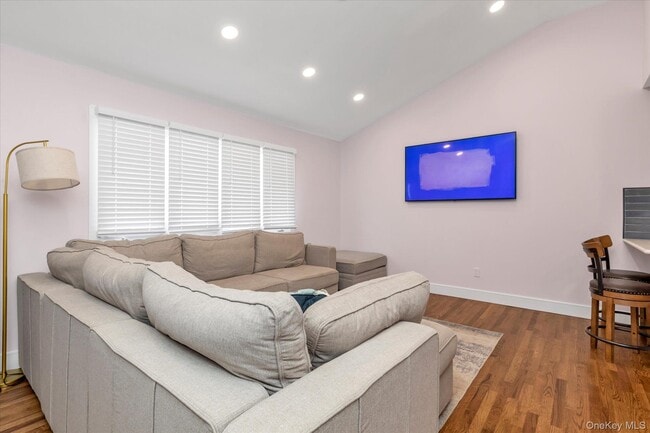 Building Photo - 3075 Whaleneck Dr