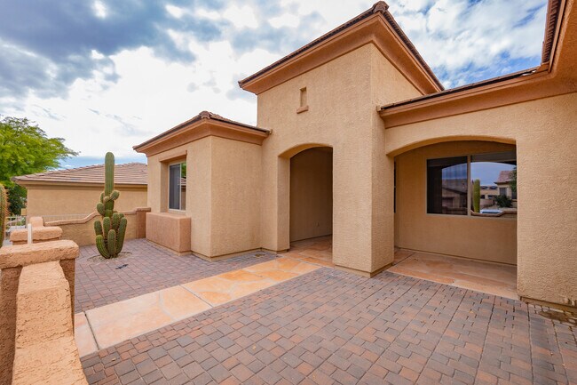 Building Photo - 1141 W Tenniel Dr