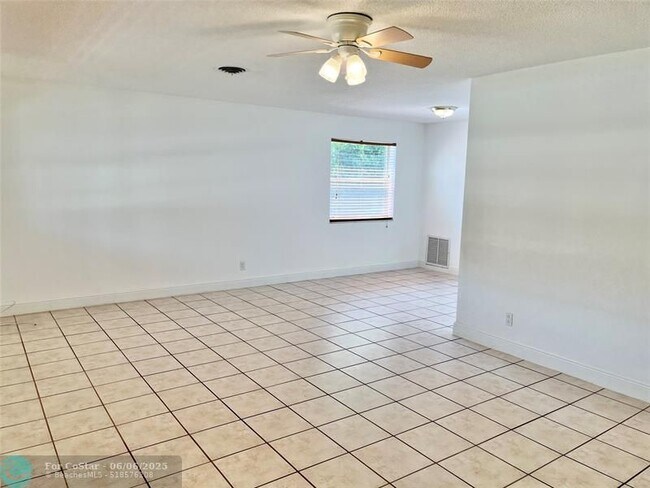Building Photo - 2167 NE 56th Ct
