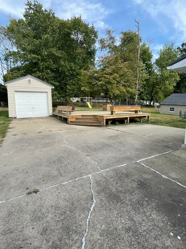 Building Photo - 2524 Oakwood Ave