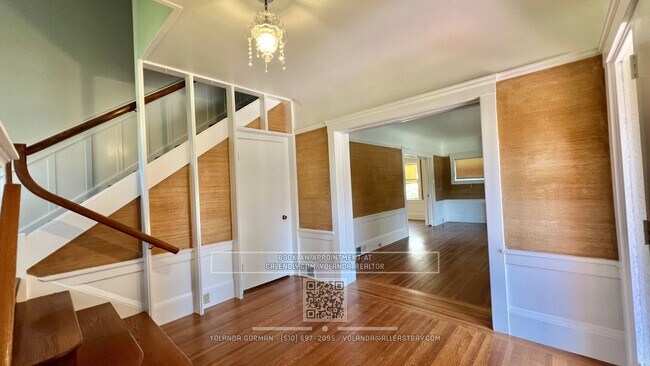 Building Photo - Charming and Spacious 4 bedroom Home in the Heart of Elmwood