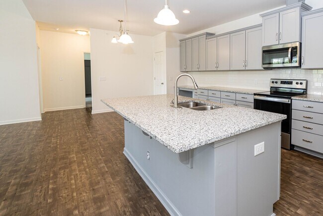 Building Photo - BEAUTIFUL 3BD 2.5 BTH Apartment home RAINT...