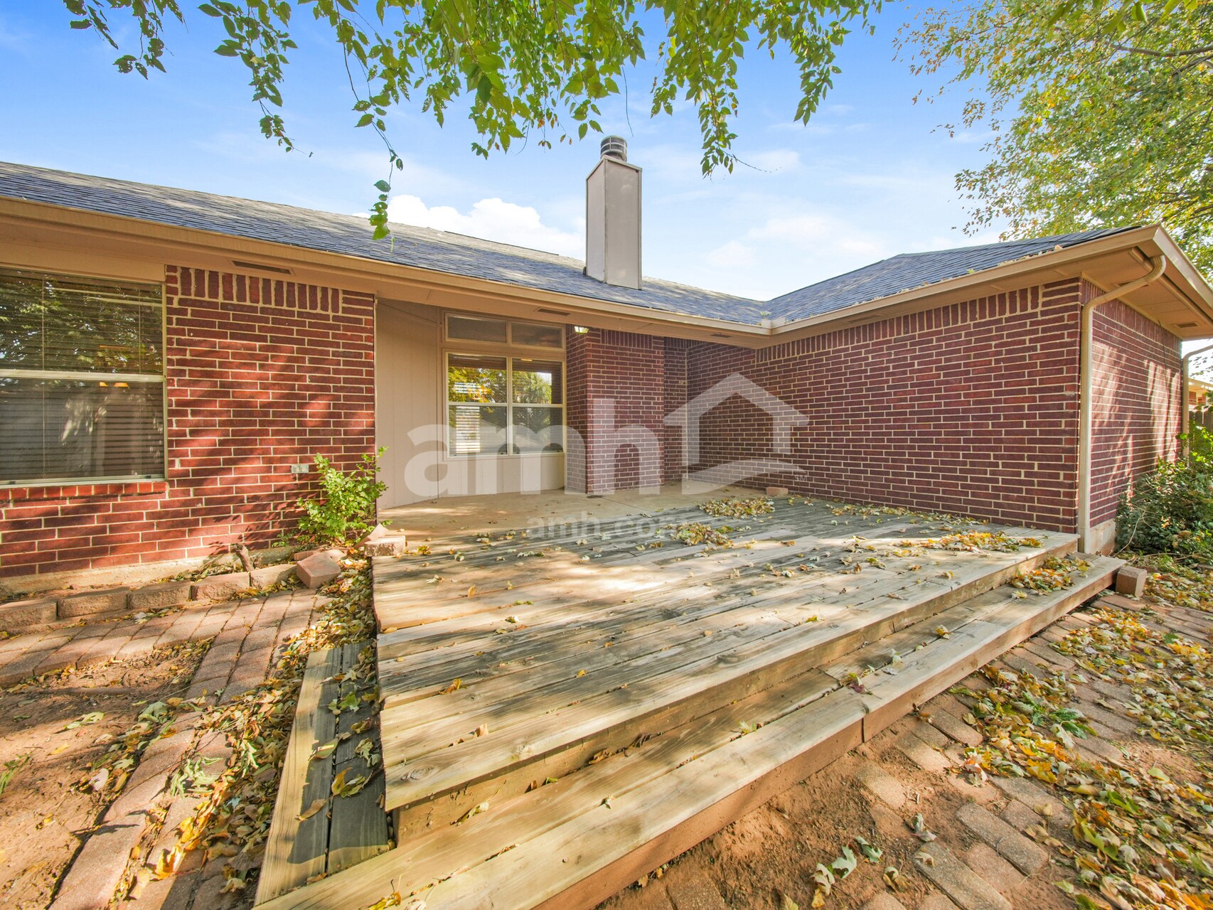 Building Photo - 17313 Valley Crst