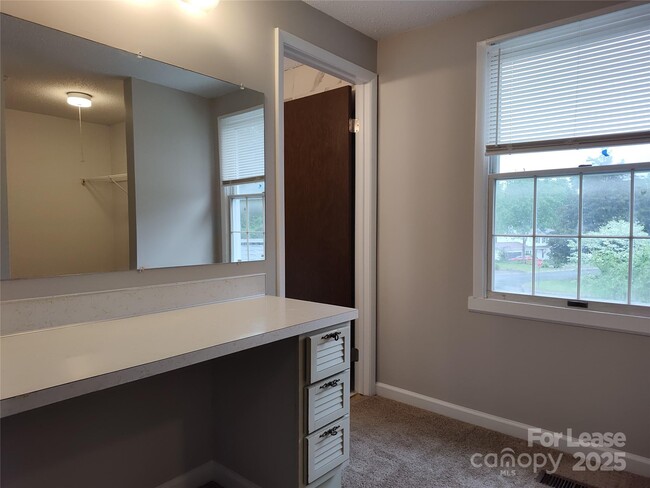 Building Photo - 7200 Oswego Ct