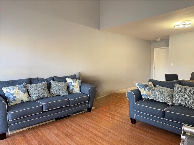 Building Photo - 9725 Fontainebleau Blvd