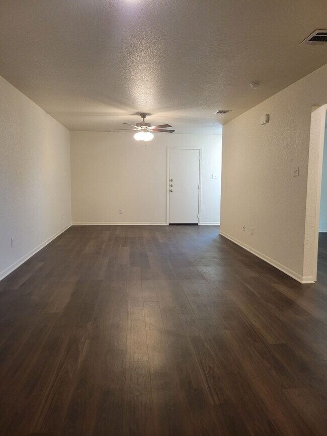 Building Photo - 504 S Juanita Dr