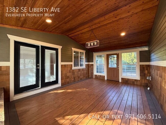 Building Photo - 1382 SE Liberty Ave