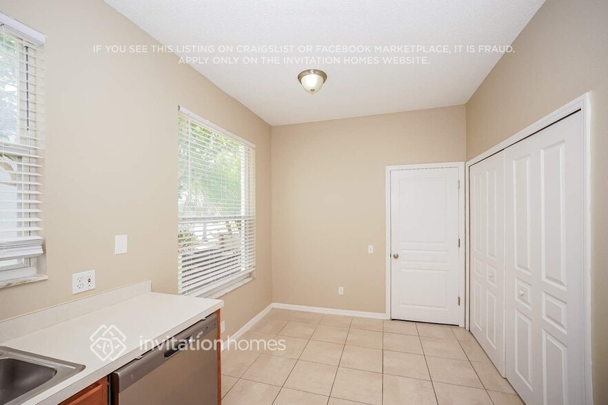 Building Photo - 528 Wexford Dr