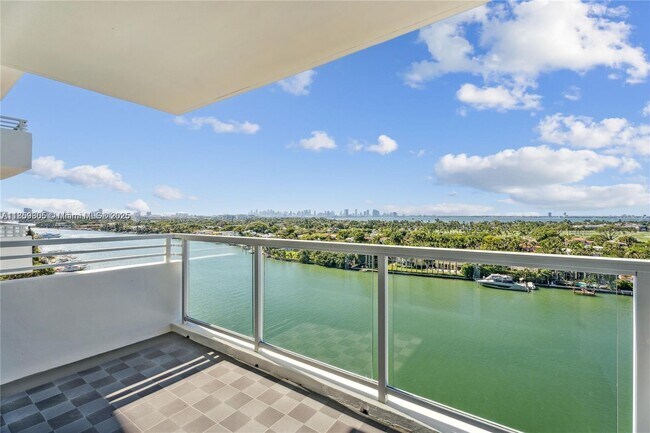Primary Photo - 5600 Collins Ave