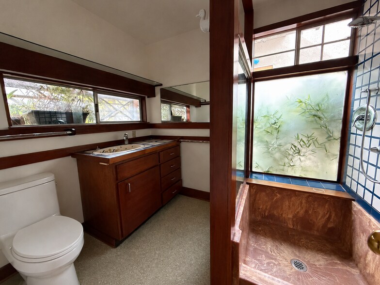 Building Photo - Private Venice Bungalow Near Abbot Kinney | 1BR + Office, 2 Baths, Garden Patio