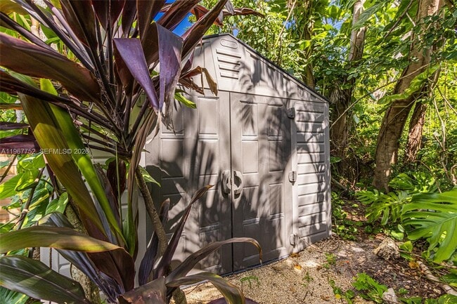 Building Photo - 665 NE 120th St