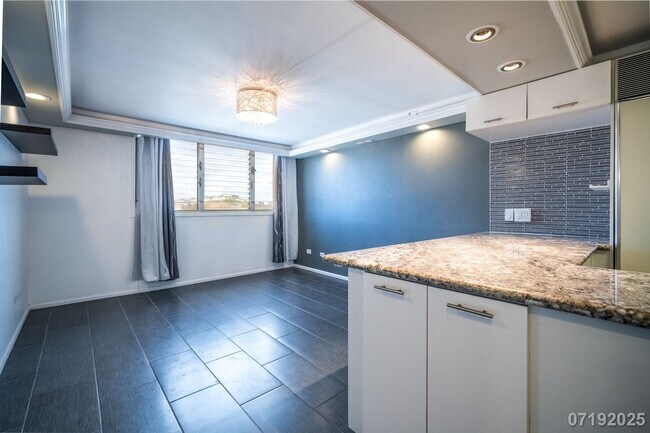 Building Photo - $2,600 / 2br - 730ft2 - 2 Bed 1 Bath Condo...