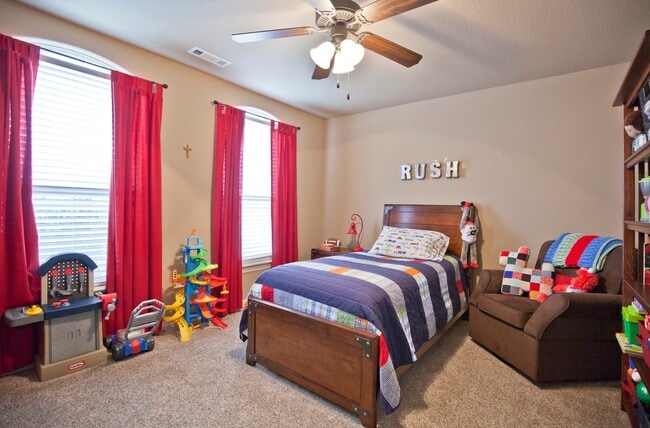 Building Photo - ***1804 SW Sequoia***