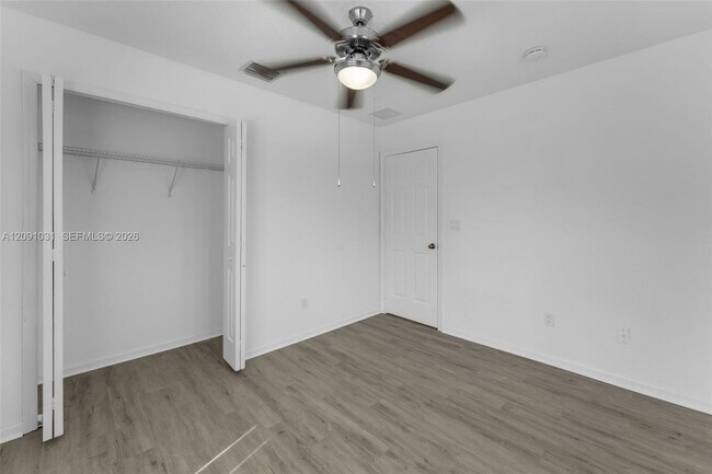 Building Photo - 2712 SE 15th Pl