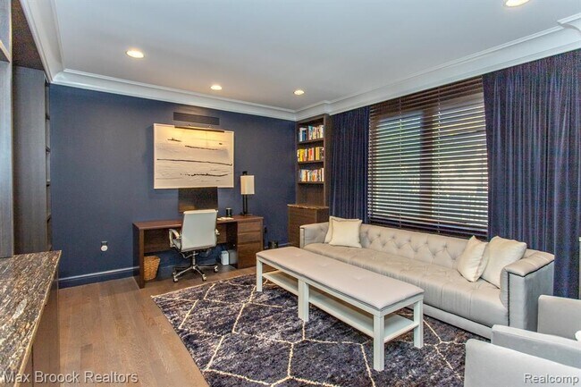 Building Photo - 25925 York Rd