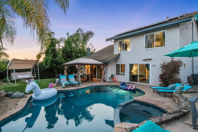 Building Photo - 9737 Benavente Pl