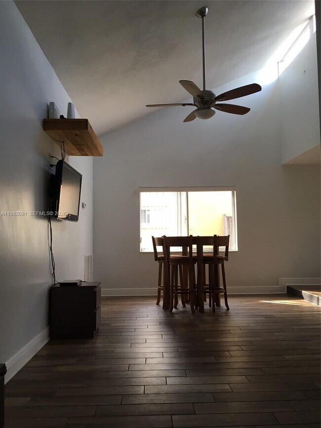 Building Photo - 8421 SW 28th St