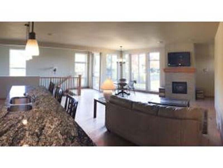 Building Photo - 1155 E Banta Ct