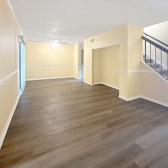 Building Photo - 405 Hickory Hill Dr