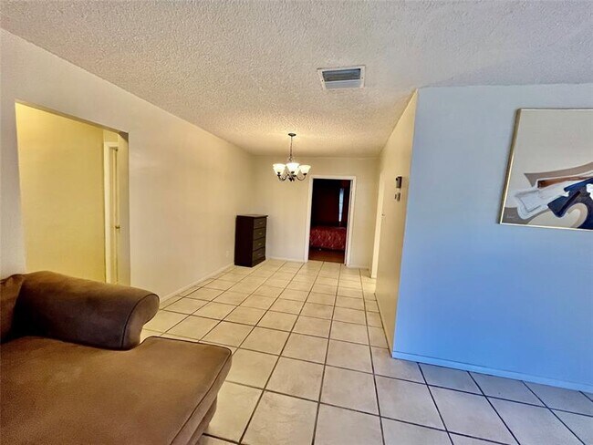 Building Photo - 6105 NW 73rd Ave