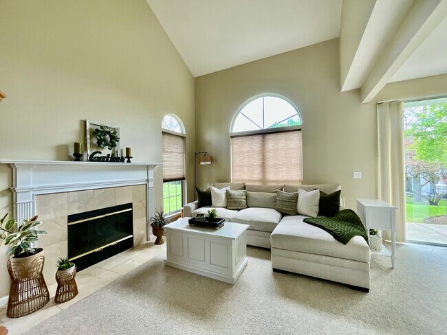 Building Photo - 547 Woodcrest Dr