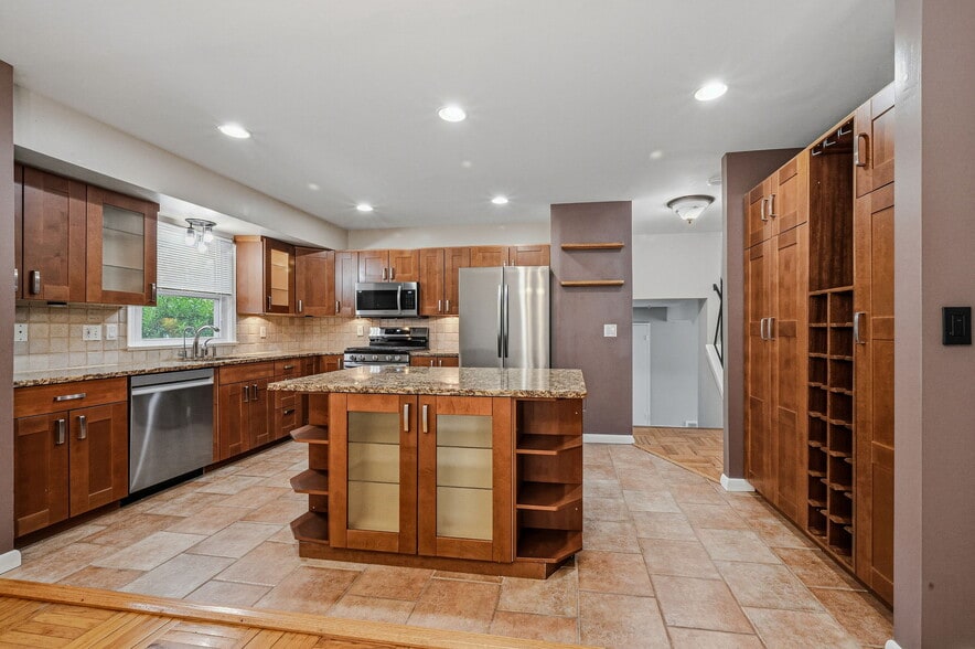 Building Photo - 1513 Fresno Rd