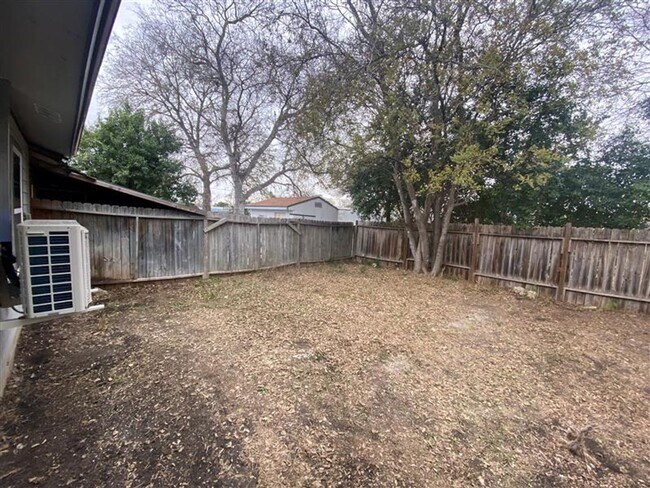 Building Photo - 5523 Little Creek Dr