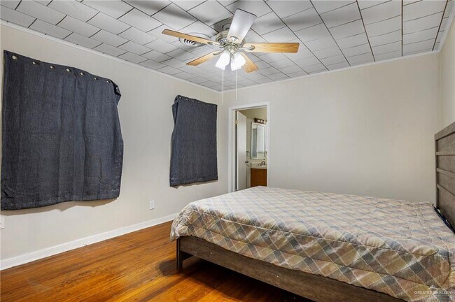 Building Photo - 25 W Kelly Ave