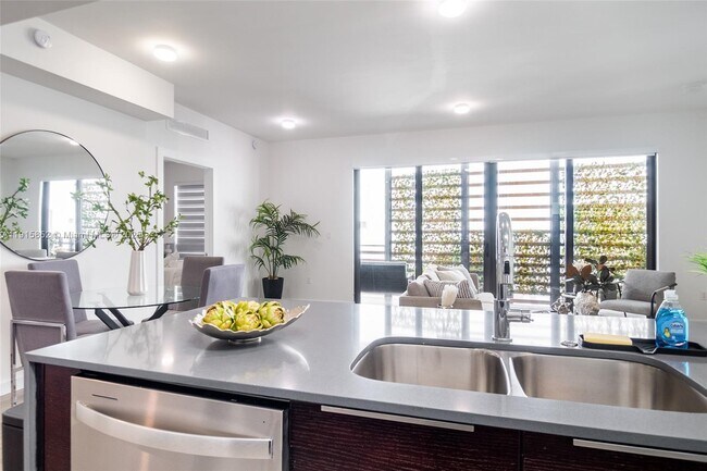 Building Photo - 2955 Bird Ave