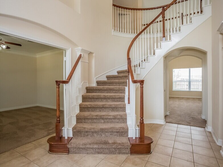 Building Photo - 12013 Banks Run Dr