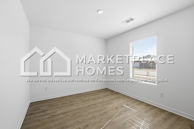 Building Photo - 3040 Laredo Ln