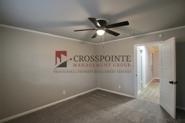 Building Photo - Recently remodeled South Tyler Home with Mother in Law Suite