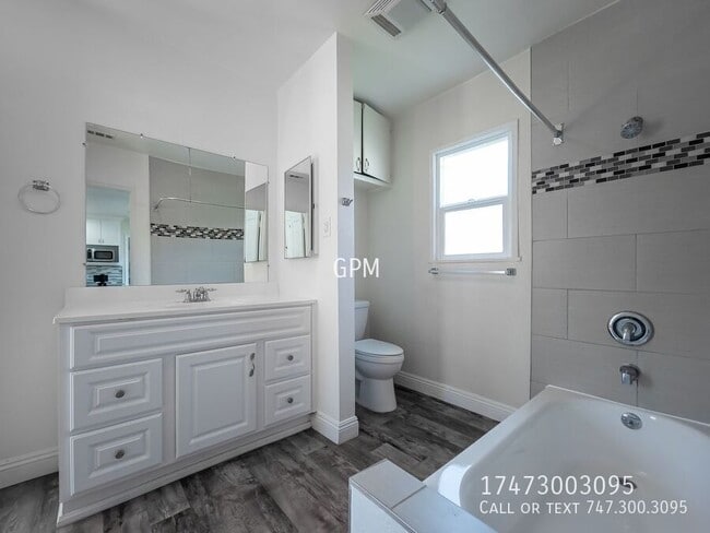 Building Photo - 723 W Doran St