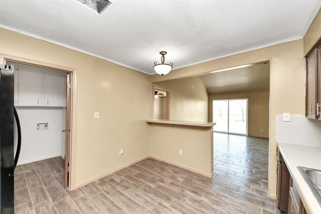Building Photo - 1133 Kingston Dr