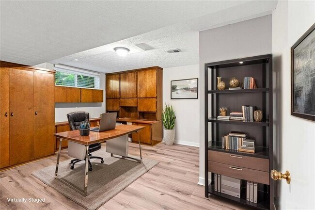 Building Photo - 2420 Castle Ln NE