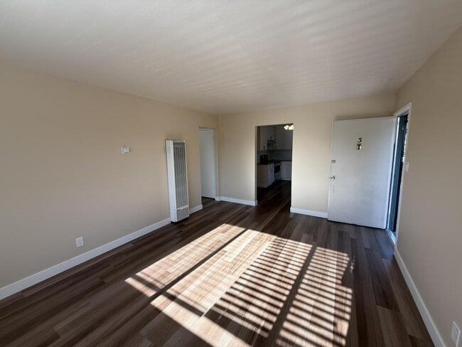 Building Photo - 736 Opal Dr