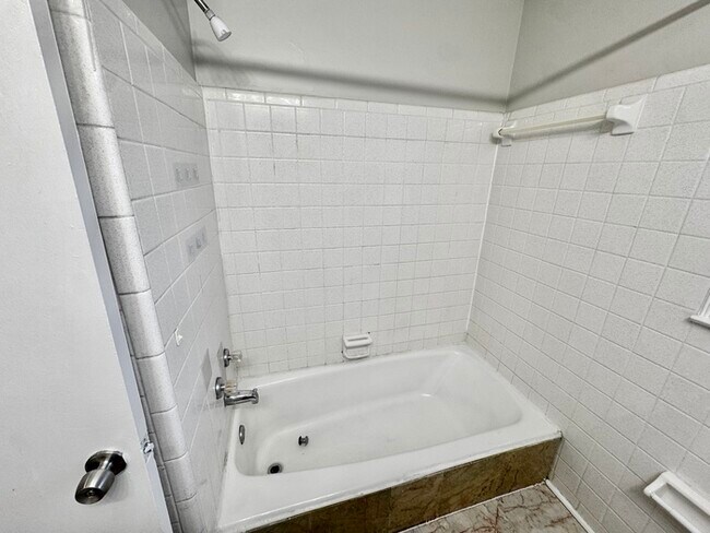 Building Photo - 2664 Richwood St