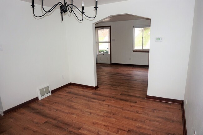 Building Photo - 3147 Glendale Ave