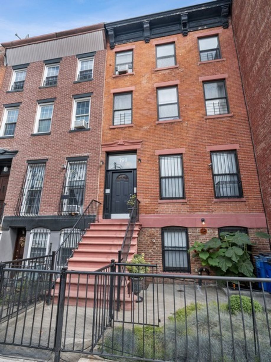 Building Photo - 191 Putnam Ave