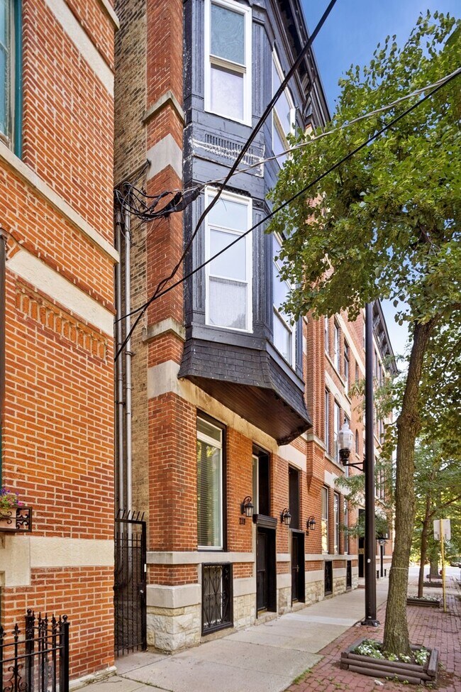 Building Photo - 219 W Wisconsin St
